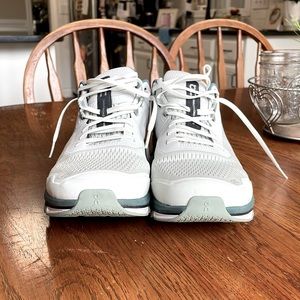 Men’s On Running Cloudace, size 10